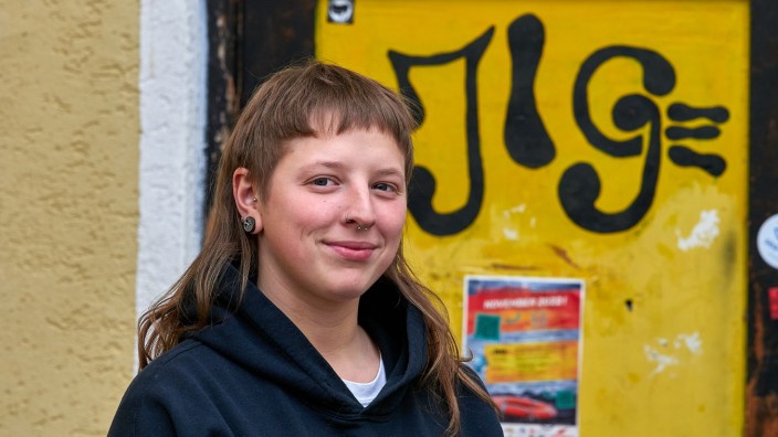 Porträt: Stabile Leitplanke: Helen Hamburger wird erneut zur Vorsitzenden der Grafinger Jugendinitiative gewählt.