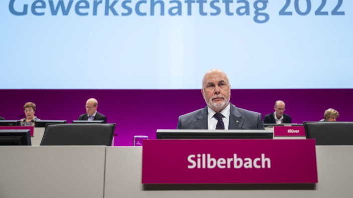 Beamtenbund: Ulrich Silberbach ist als Bundesvorsitzender des Beamtenbunds wiedergewählt worden - obwohl er kein Beamter ist. Deshalb hatte er bei der Wahl auch einen Gegenkandidaten.