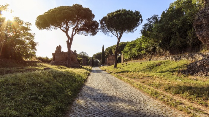 Antike: Die Häuser sind längst verfallen, die römischen Straßen dagegen prägen Europa bis heute.