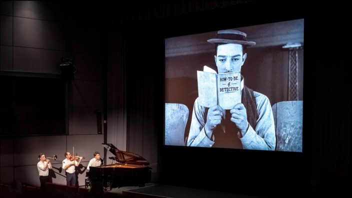 Stummfilm-Konzert: Buster Keatons Slapstick-Komödie "Sherlock Jr." aus dem Jahr 1924 ist der erste Stummfilm gewesen, den Marius Bacza, Falk Müller und Julien Hebenstreit (von links) live vertonten.