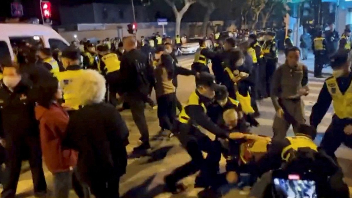 China: Massive police presence prevents new protests – Politics