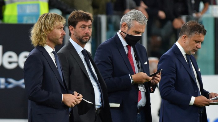 Krise bei Juventus: Andrea Agnelli (2. v. li.) und seine Mitstreiter bei Juventus: Diese Führung gibt es nun nicht mehr beim italienischen Traditionsklub.