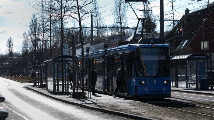 Verkehrswende: Das Angebot von Trambahnen, Bussen und U-Bahnen soll im kommenden Jahr nun doch nicht eingeschränkt werden.