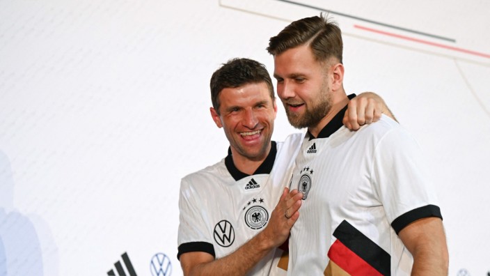 Deutsche Nationalmannschaft: "Lücke vorne drin, ich dahinter, das wär's": Thomas Müller (links) könnte sich ein Sturm-Duett mit Niclas Füllkrug vorstellen.