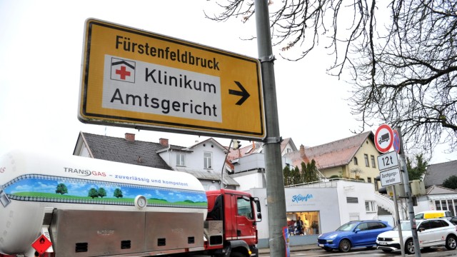 Starnberg: Der Durchgangsverkehr soll nach einem Bürgerantrag nicht mehr wie bisher über die Hanfelder Straße geleitet werden, sondern über die Hauptstraße durch die Stadt zum Maxhof-Kreisverkehr.