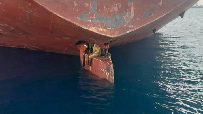 Atlantik: Migranten überleben elf Tage auf Ruderblatt eines Tankers