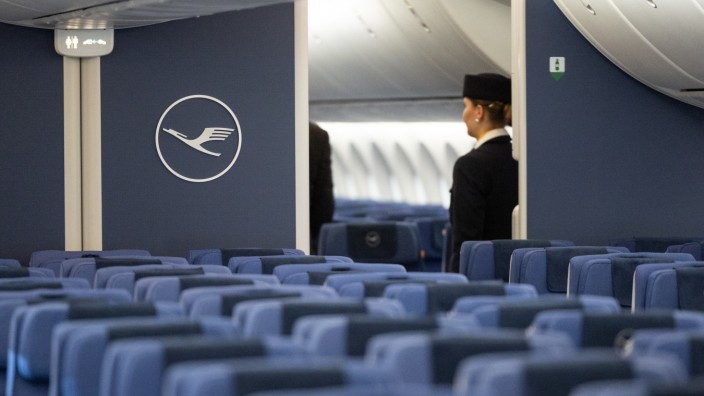 Luftverkehr: Im Mai verweigerte die Lufthansa einer großen Gruppe jüdisch-orthodoxer Reisender den Weiterflug nach Budapest, weil einige in der Gruppe zuvor das Masketragen verweigerten.