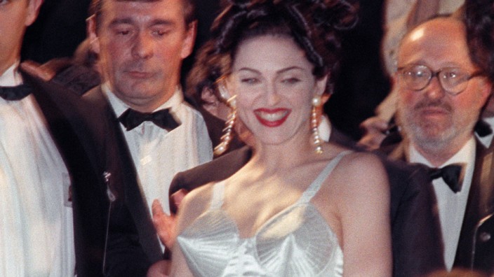 Stil: Darüber diskutierte 1991 noch die Welt: Madonna in Bustiertop und Miederhose bei den Filmfestspielen von Cannes.