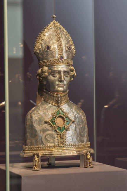 Ausstellung: Teilvergoldet und verziert mit Edelsteinen: die Reliquienbüste des Heiligen Zeno, um 1451, ist ein zentrales Stück der Ausstellung.