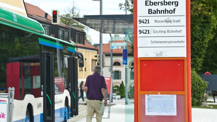 Öffentlicher Nahverkehr: Eine neue Buslinie soll die Städte Ebersberg und Grafing miteinander verbinden, auch zwei Gewerbegebiete werden angefahren.