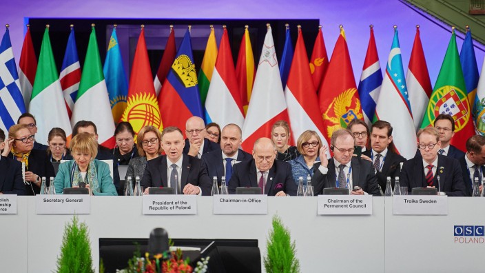 OSZE-Treffen in Polen: Die Außenminister von Russland und Belarus fehlen: Im polnischen Łódź wurde diskutiert, wie viel Sicherheit in Zeiten des Krieges noch garantiert werden kann.