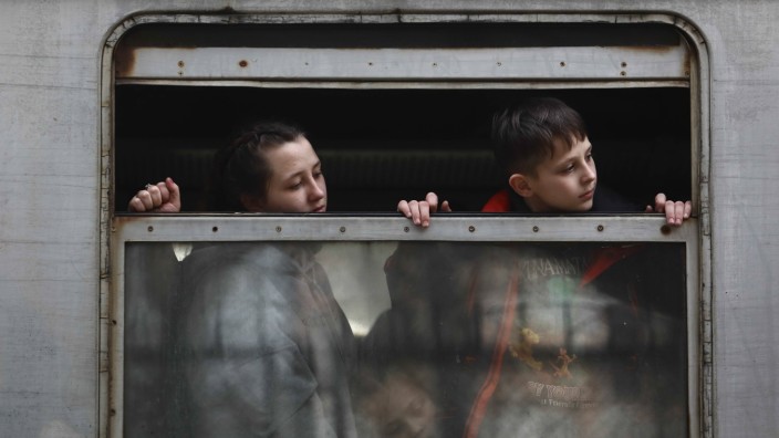 Flüchtlinge aus der Ukraine: Ankunft von ukrainischen Flüchtenden in der polnischen Stadt Przemyśl