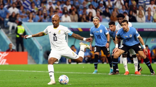 Fußball-WM: Da glaubten noch viele, den dramatischsten Moment der Partie erlebt zu haben: Ghanas André Ayew scheitert mit seinem Elfmeter an Uruguays Torwart Sergio Rochet.