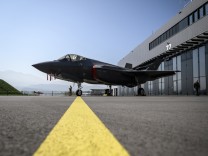 Verteidigungspolitik: Krisensitzung wegen neuer Kampfjets