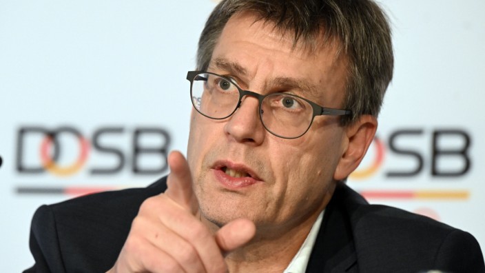 Deutscher Olympischer Sportbund: Alter und neuer DOSB-Präsident: Thomas Weikert, 61, in Baden-Baden.
