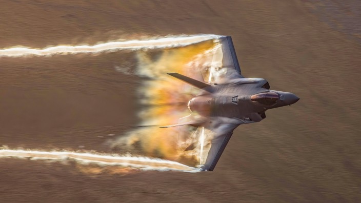 Flugzeug F-35: 35 Exemplare des Kampfjets F-35 will Deutschland von Lockheed Martin in den USA erwerben. Sie sollen knapp zehn Milliarden Euro kosten.