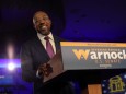 Wahl in Georgia zum US-Senat: Raphael Warnock spricht auf einer Wahlparty in Atlanta