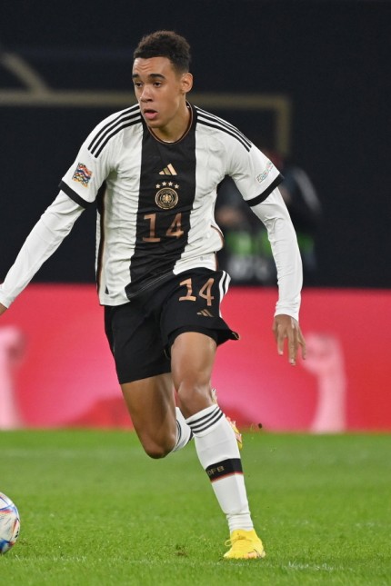 Fußball-Ausrüster: Gescheitert: Jamal Musiala im Deutschland-Trikot von Adidas.