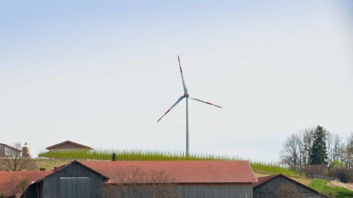 Energiewende im Landkreis: Bekommt das derzeit einzige Windrad des Landkreises bald Gesellschaft? Die Stadt Ebersberg hat zumindest die Voraussetzung dafür geschaffen.