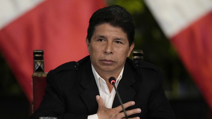 Machtkampf: Perus Präsident Pedro Castillo hat den Machtkampf mit dem Parlament erst einmal verloren: Er wurde festgenommen.