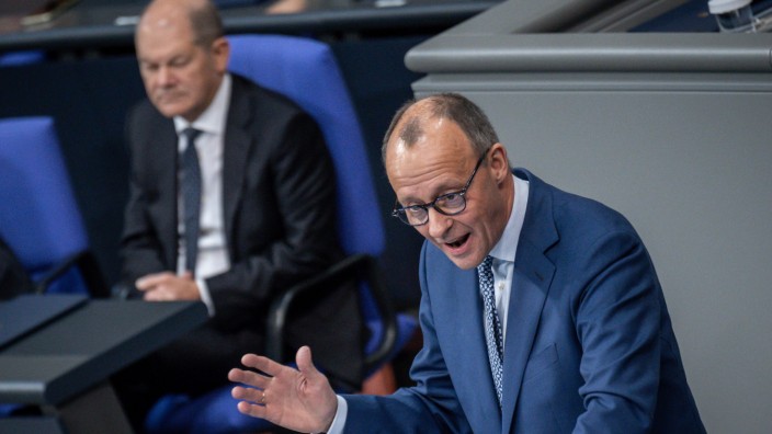 Ein Jahr Ampel: Friedrich Merz, Vorsitzender der CDU/CSU-Bundestagsfraktion, attackiert die Ampelregierung gerne und mit großer Entschiedenheit.