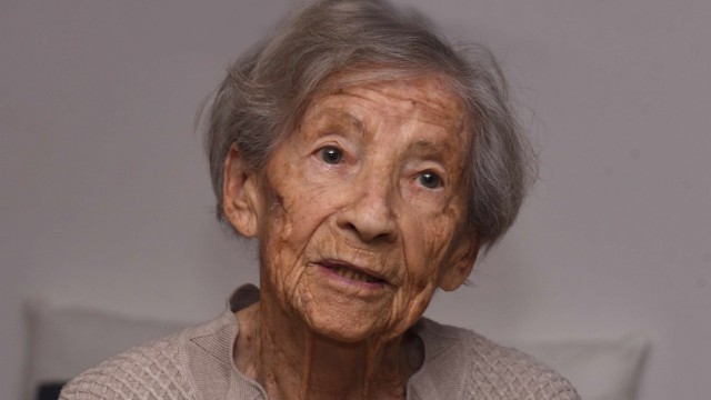 Landkreis Dachau: Gertrud Hellfritzsch hat auch mit 100 Jahren noch viel zu erzählen.