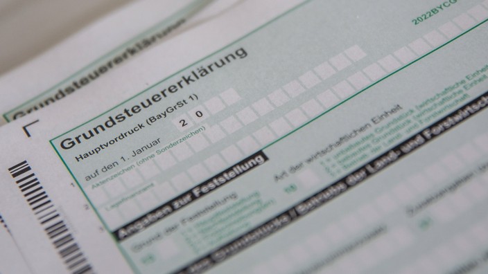 Grundsteuer in Bayern: Nach - aktuellem Stand- muss die Grundsteuererklärung in Bayern bis zum 30. April abgegeben werden: Eine Angelegenheit, von der sich viele überfordert fühlen.