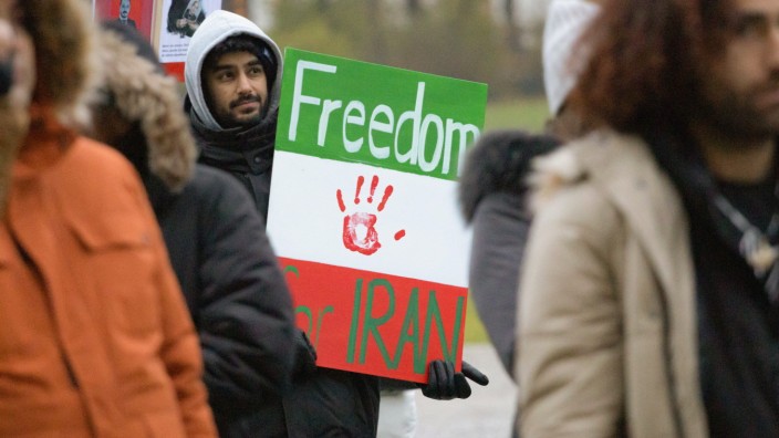 Ebert-Stiftung sagt Iran-Debatte ab: Kundgebung gegen das Mullah-Regime in München. Am Freitag soll es eine Solidaritätsdemonstration vor der Friedrich-Ebert-Stiftung in Berlin geben.