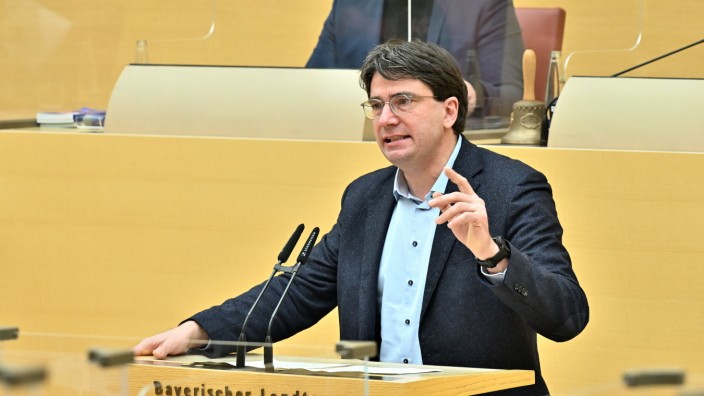 Bayerischer Landtag: SPD-Chef Florian von Brunn droht der CSU im Streit um den U-Ausschuss um das Nürnberger Zukunftsmuseum mit rechtlichen Schritten.
