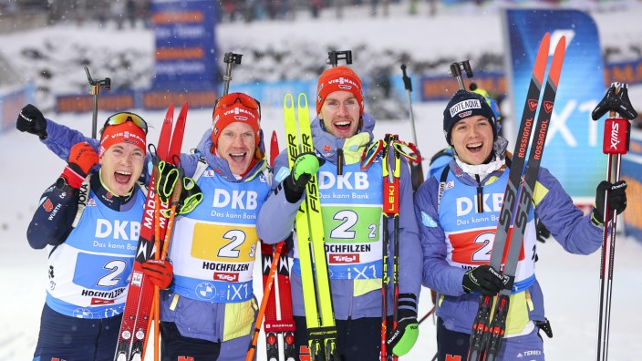 Biathlon: Zufrieden in Hochfilzen: die Männer-Staffel Benedikt Doll, Roman Rees, Johannes Kühn und Justus Strelow.