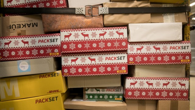 Weihnachtszeit im Paketpostzentrum: Die Pakete werden wie beim Computerspiel Tetris in den Lkw gestapelt.