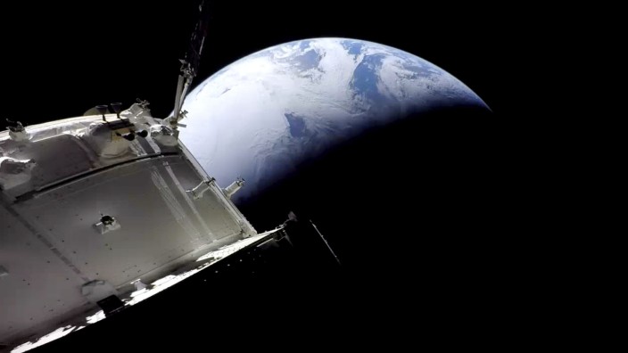 Mondmission Artemis: Die Orion-Kapsel auf dem Weg zurück zur Erde.