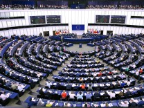 Reaktionen auf Korruptionsskandal: Durchsuchungen im Europaparlament