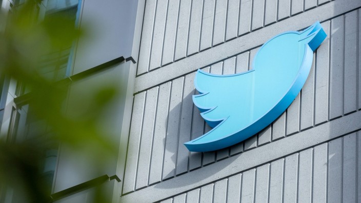 Twitter in Deutschland: Der Anwalt von Twitter gab an, die Entlassung sei eine Folge von mehreren Umstrukturierungen des Unternehmens unter der neuen Führung.