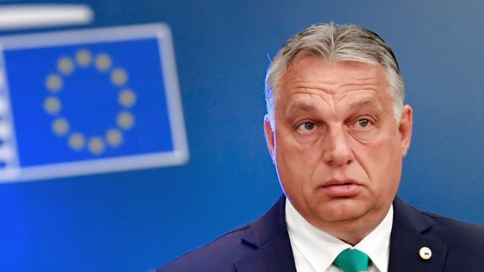 Beispielloses Vorgehen: Bis die rechtsnationale Regierung von Ungarns Ministerpräsident Viktor Orban Versprechen zur Wahrung der Rechtsstaatlichkeit komplett umgesetzt hat, werden EU-Gelder eingefroren.
