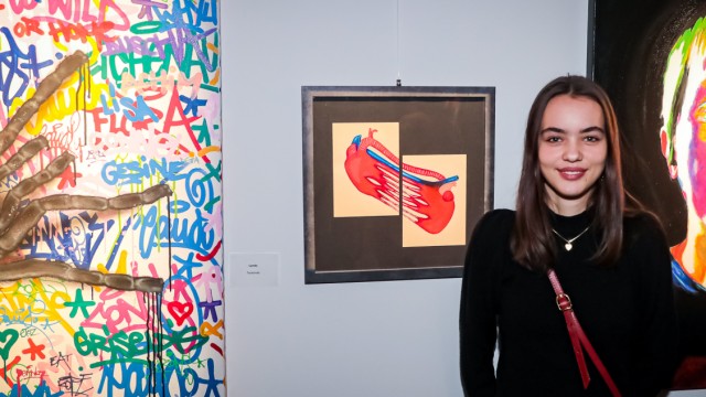 Kultur: Eine traumatische Erfahrung verbindet die 20-jährige Cosima Schindler mit ihrem Werk, das ein gestückeltes Herz zeigt.