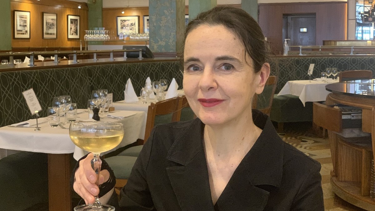 Paris: With the writer Amélie Nothomb drinking champagne – society