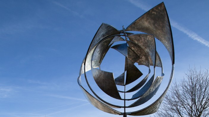 Neuperlacher Mitte: Gilt vielen als Wahrzeichen: die Metallskulptur "Space Churn" von George Rickey.