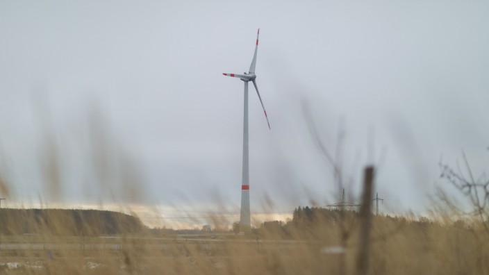 Germering: Eines von drei bislang errichteten Windrädern im Landkreis steht bei Mammendorf.