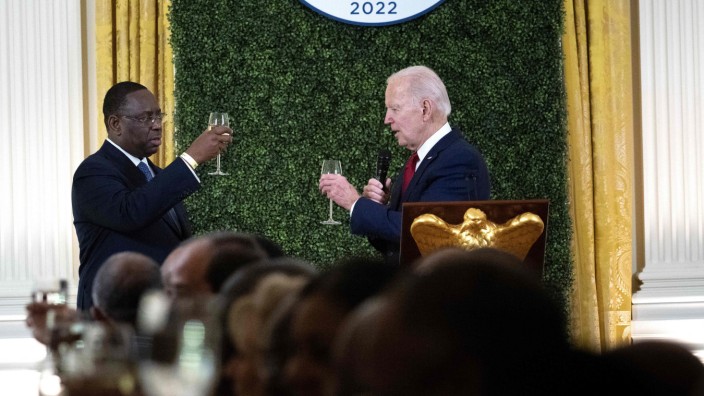 Geopolitik: Senegals Präsident Macky Sall (li.) und der amerikanische Präsident Joe Biden bei einem Empfang anlässlich des USA-Afrika-Gipfels in Washington.