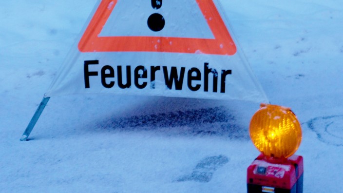 Glätte durch Eis und Schnee: Etwa 220 Unfälle haben sich innerhalb weniger Stunden im Bereich der Einsatzzentrale Oberbayern Nord ereignet. Im Fünfseenland waren es nur drei.