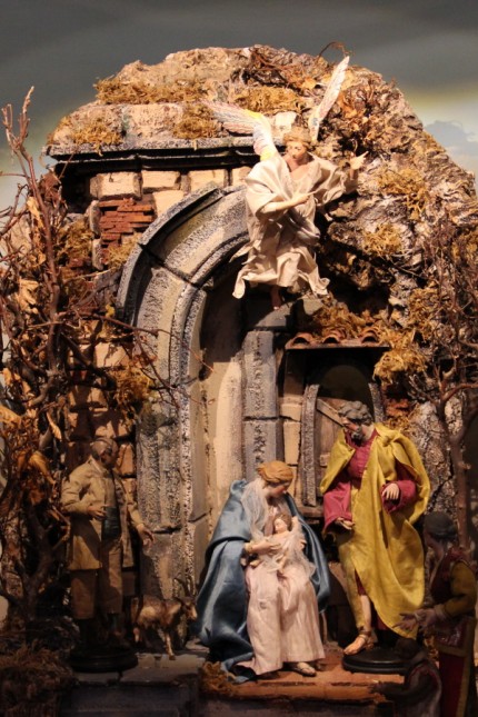 Krippen-Ausstellungen: Innere Einkehr und das besinnliche Gefühl für Weihnachten: Der Krippenweg im Münchner Dom ist im Wesentlichen eine Ausstellung, die aus mehreren historischen Krippen besteht. Im Bild die Heilige Nacht, neapolitanisch.