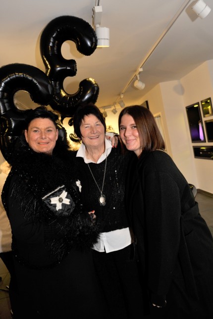 Einzelhandel: Drei Generationen Mode: Ulrike Soré (links) mit Mutter Gerti Wimmer und Tochter Nathalie Soré.