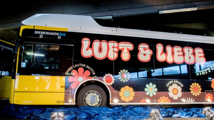 Plan der Bundesregierung: In Bremerhaven fahren Busse schon mit Wasserstoff. Bundeswirtschaftsminister Robert Habeck will den Einsatz von Wasserstoff beschleunigen.