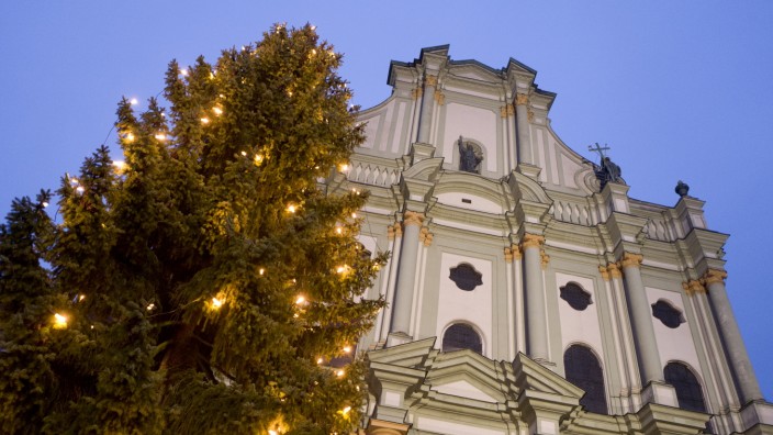 Weihnachtstraditionen: Die Kirche St. Mariä Himmelfahrt in Fürstenfeldbruck.