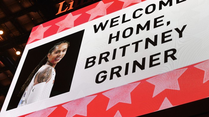 Frauen-Basketballliga WNBA: Solidaritätsbekundung: Der NBA-Klub Detroit-Pistons würdigt die Freilassung der WNBA-Spielerin Brittney Griner aus Russland.