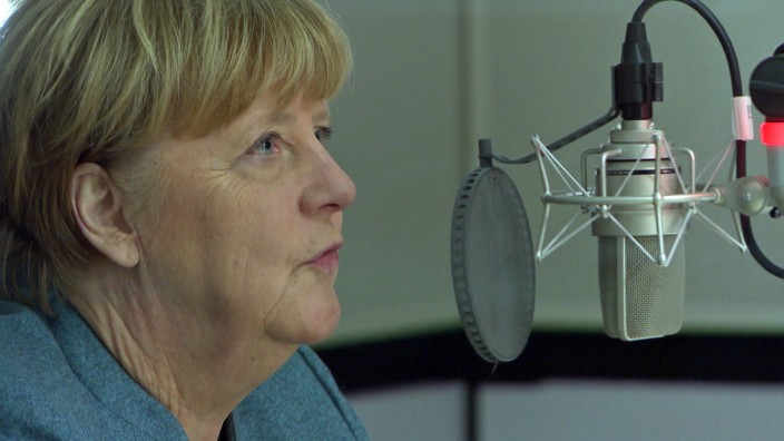 Leute: Angela Merkel bei der Aufzeichnung des Podcasts "Sprechen wir über Mord!?".