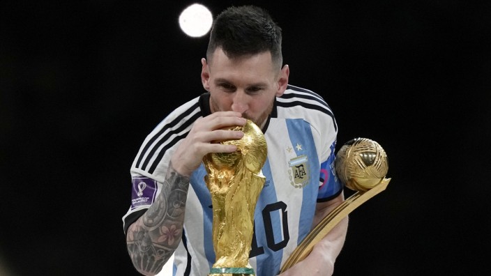 WM-Geschäft: Bereits vor dem Finale gingen bei Adidas 10 000 Bestellungen des Argentinien-Trikots mit Messi-Schriftzug auf dem Rücken ein.