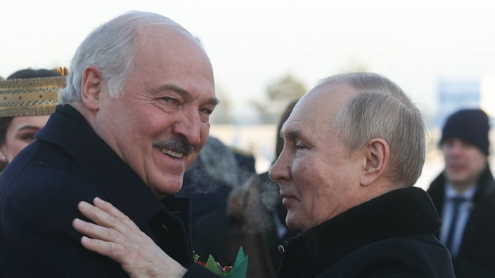 Russland und Belarus: Der Machthaber in Minsk, Alexander Lukaschenko (li.), empfängt den russischen Präsidenten Wladimir Putin.