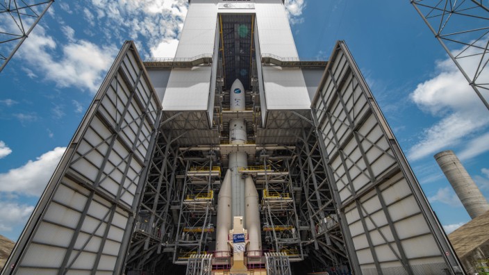 Innovationsbericht: Testrakete der neuen "Ariane 6" auf der Startrampe in Kourou/Französisch-Guayana. Die Komponenten werden vor dem Zusammenbau in ganz Europa eingesammelt.